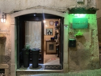 2023-08-29-Campobasso-Abendessen-Restaurant-Monticelli-unscheinbarer-Eingang
