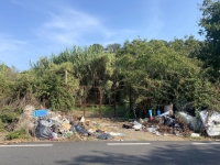 2023-08-31-Italienisches-Müllproblem-neben-der-Strasse