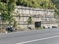 Italienisches-Müllproblem-neben-der-Strasse