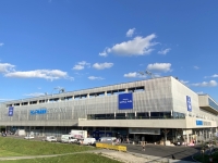 Neues Stadion von Blau Weiß Linz - auf dem Dach des Lutz Möbellagers