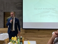 Eröffnung und Moderator Bereichsleiter Mitglied Herwig Denk