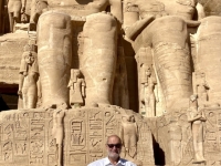 2023-11-21-Abu-Simbel-grosser-Tempel-rechte-Figuren