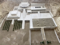 2023-11-23-Hatshepsut-Tempel-Modell