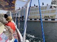 Wir-kreuzen-vor-den-Nilkreuzfahrtschiffen
