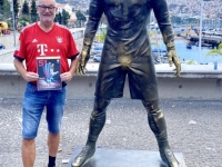 2024-01-01-Funchal-Statue-von-Cristiano-Ronaldo-FC-Bayern-Magazin