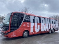 FC Bayern Bus für die 2. Mannschaft vor der  FC Bayern München Geschäftsstelle Säbener Straße