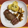2022 09 24 Rib Eye Steak mit Eierschwammerl und Kartoffelrose