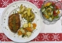 2023 08 01 Schweinenackensteak mit Kartofferl, Gemüse und gemischten Salat