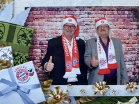 2022 12 08 FCB Fanclub Natternbach Weihnachtsfeier Fotobox mit Roland