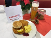 2022 12 08 FCB Fanclub Natternbach Weihnachtsfeier perfekte Schnitzel