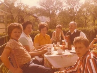1975 Im Garten in Taufkirchen
