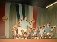 1987 12 11 Julschauturnen Baumstammgymnastik
