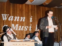 1989 10 25 Eröffnung Volksmusikabend durch Obmann Stv Stutz