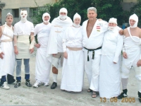 2005-08-13-filmaufnahmen-kulturverein-haarausfall-judo_mumien-1