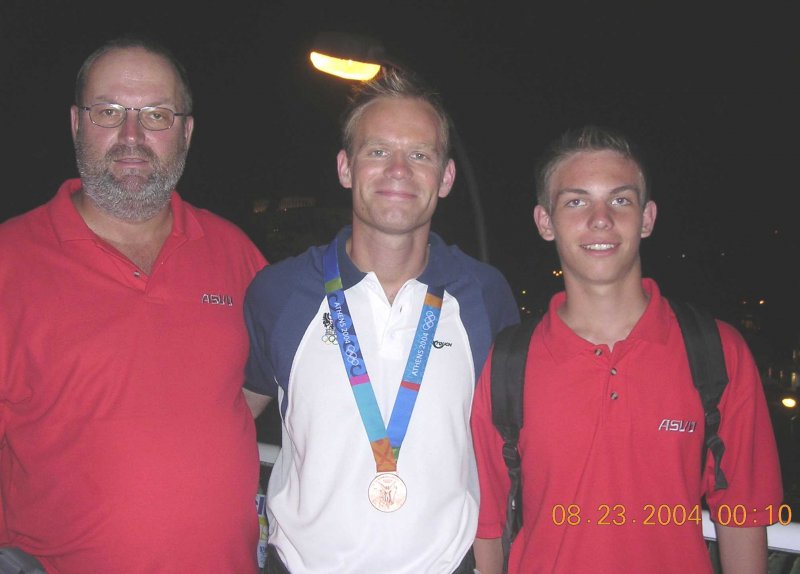	2004-08-23-olympische-spiele-athen-planer-christian-bronzemedaille-luftgewehrschiessen	