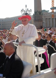 2006 09 06 Papst Benedikt XVI steht 2 Meter vor mir in Rom