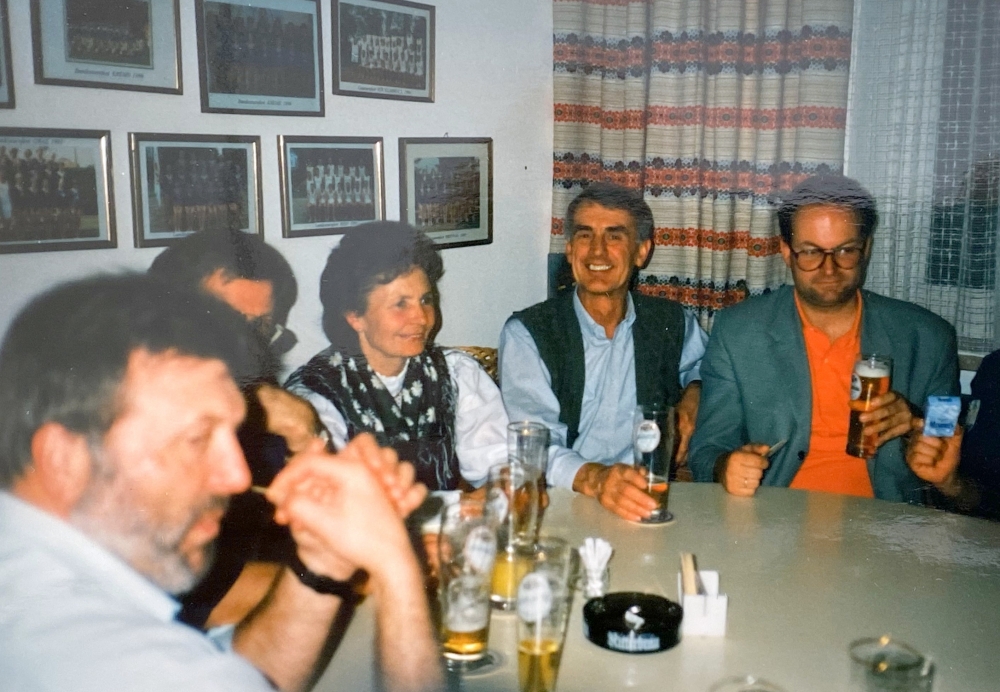 1998 04 05 Geburtstagsständchen Ing Kleinferchner Adi 60 Jahre Jause im Turnerheim