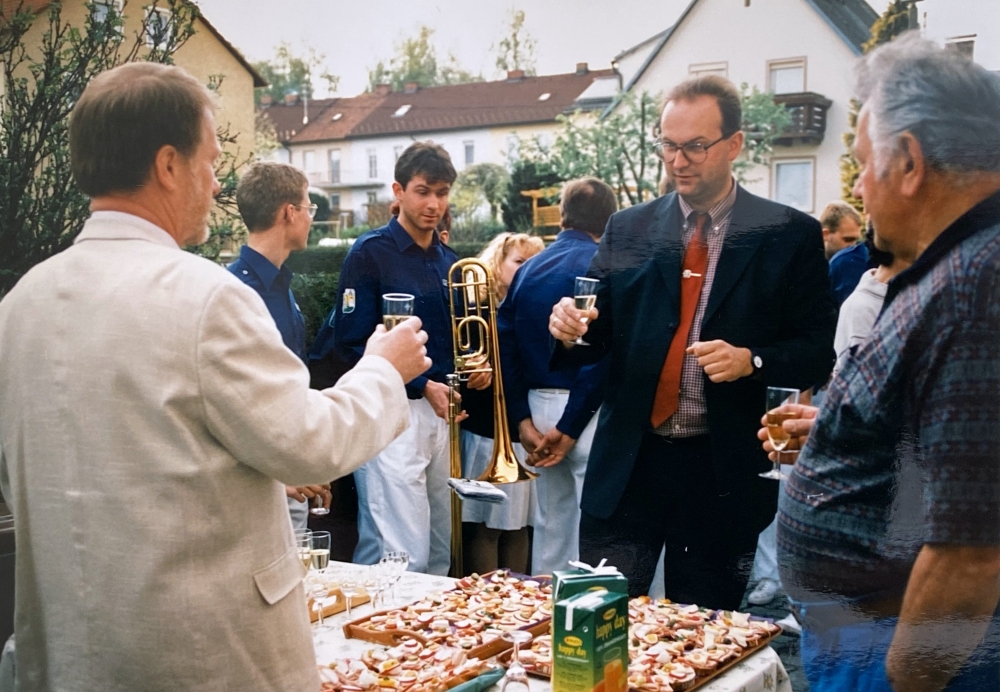1998 04 29 Geburtstagsständchen Gruber Walter 50 Jahre Jause im Garten