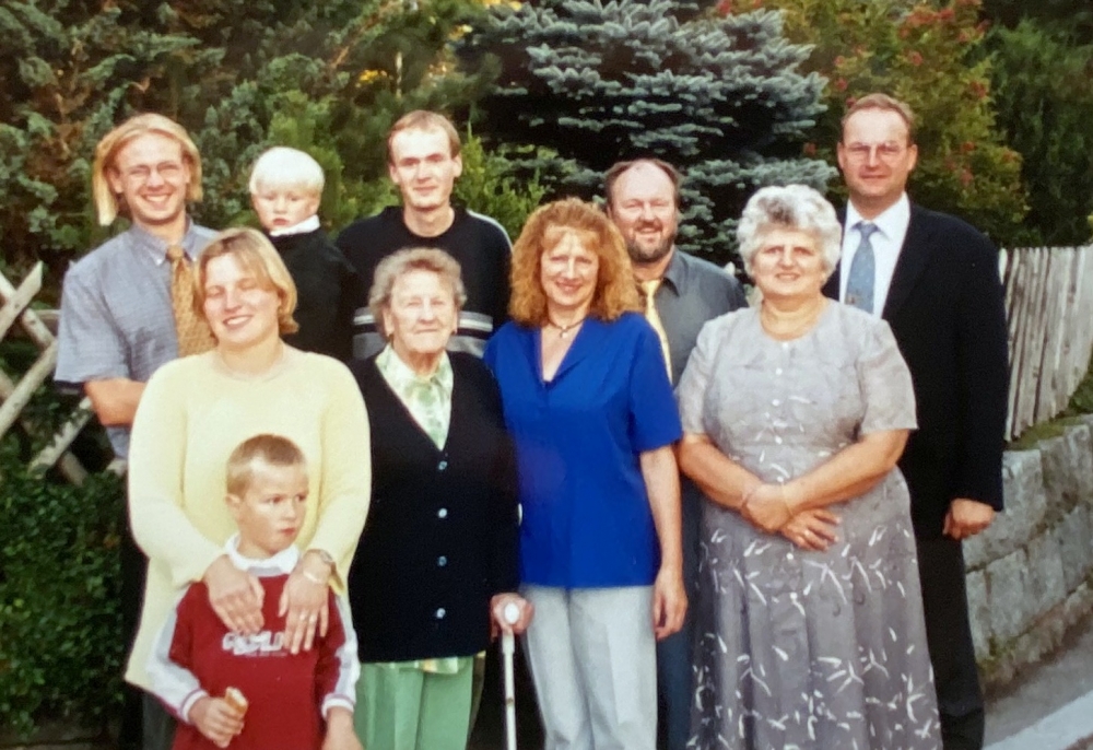 2000 09 02 Geburtstagsständchen KR Ganglmair Johann 50 Jahre Familienfoto