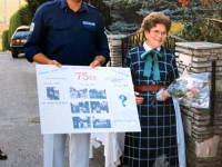 1996 07 20 Geburtstagsständchen Gschaider Hedwig 75 Jahre Geschenkübergabe