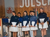 1996 12 07 Julschauturnen Vorstellung neue Spielleute Stutz Karin rechts