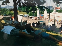 1998 06 06 München DTF Warten im Olympiagelände auf Abschlussfeier