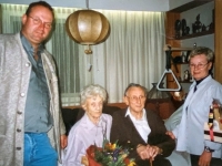 2002 02 13 Geburtstagsständchen MR Dr Josef 85 Jahre und Imhilde 80 Jahre Lehner im Wohnzimmer