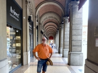 Italien-Bologna-Arkadengänge-Säulengang